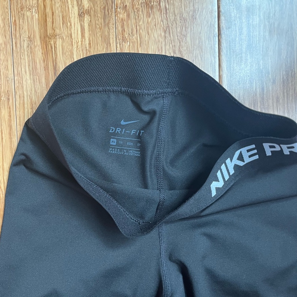 Nike Pro Womens Black Running Athletic Capri Leggings size XS - Picture 2 of 5